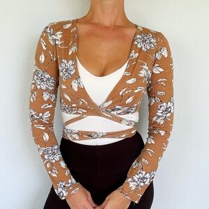 Nasty Gal tan gray floral print strappy crisscross wrap style crop top size 8